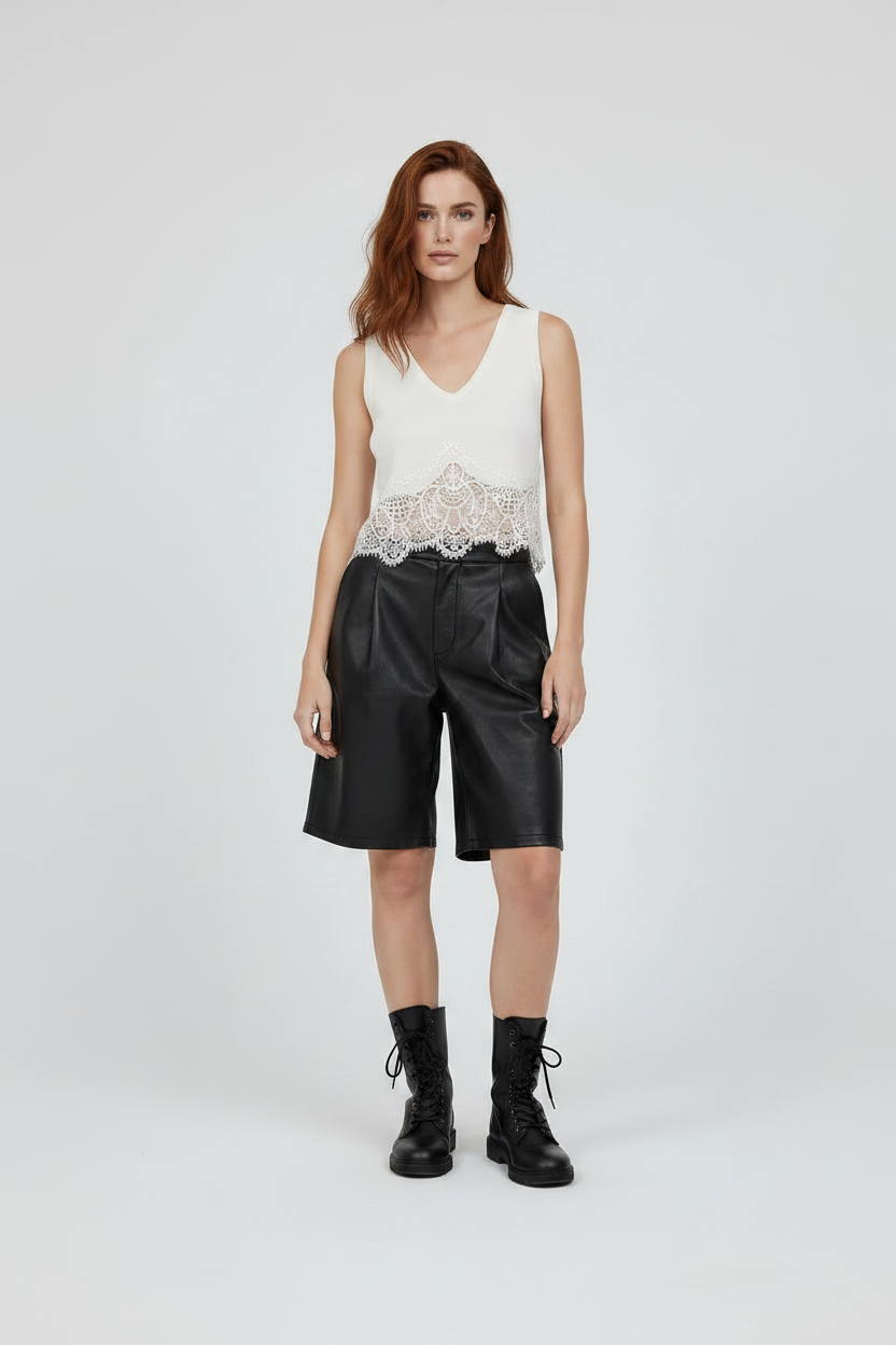 4 – Lace hem close-up