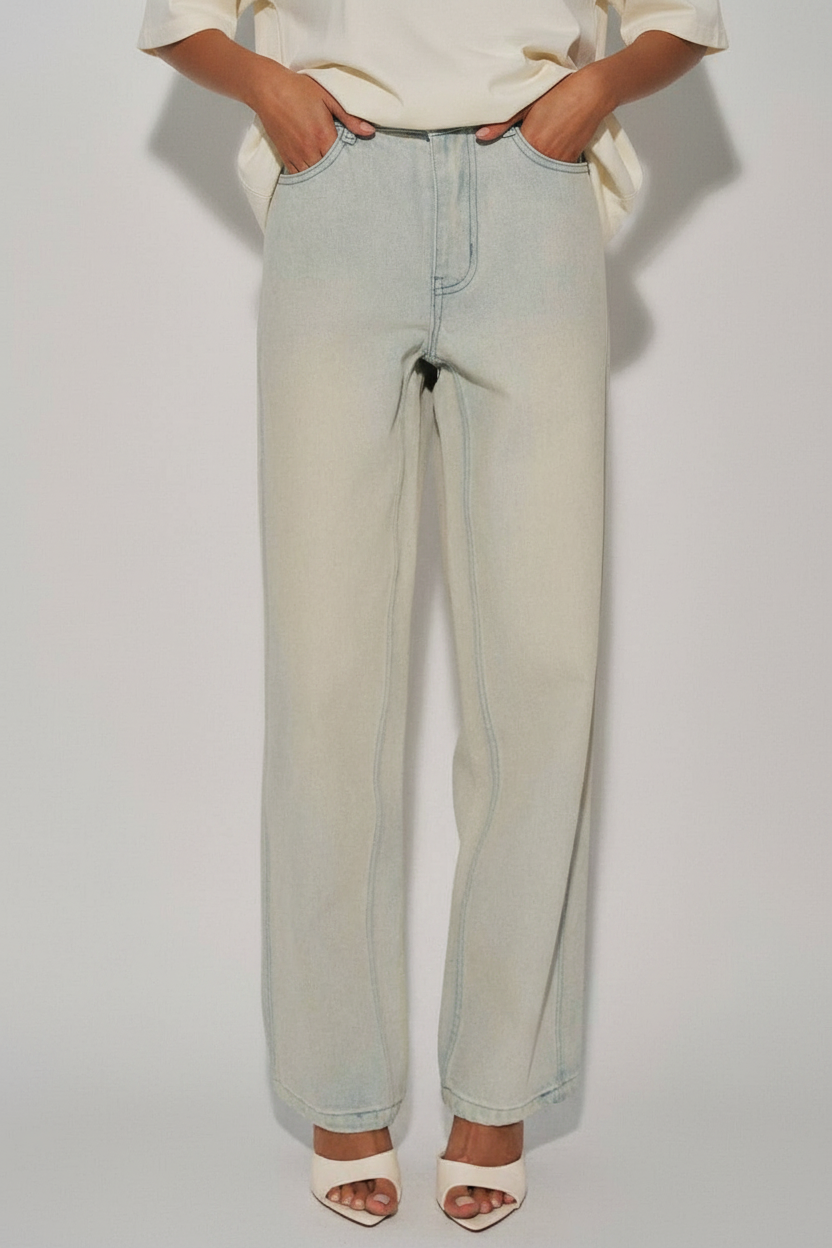 Beach Sand Jeans - Waist Down Detail