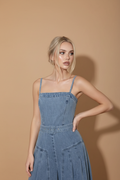 Editorial 2 – Hand on Hip