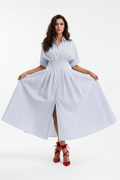 Holding skirt wide, full volume