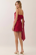 Over-the-shoulder editorial