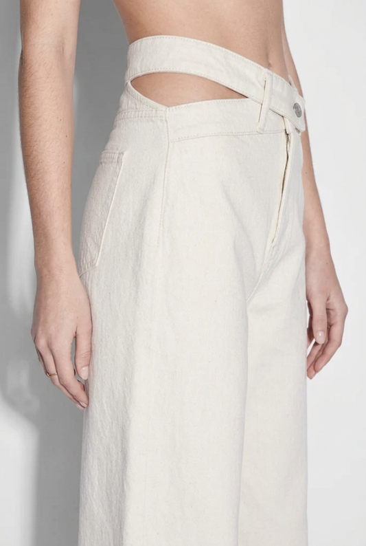 Side waist detail, single right-hip opening