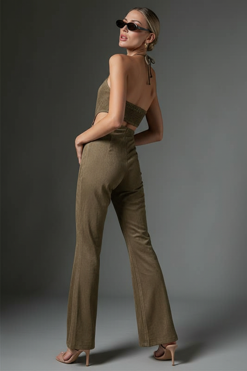 Three-quarter back, open halter tie