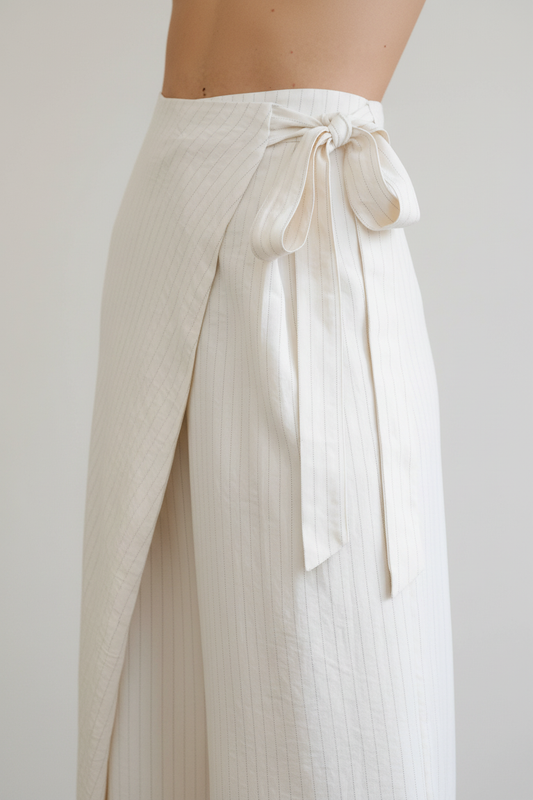 Tie bow detail